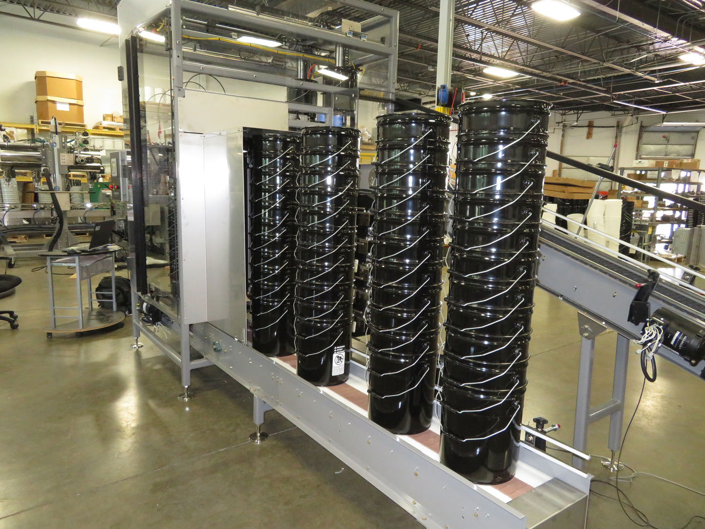 Automatic pail unloader