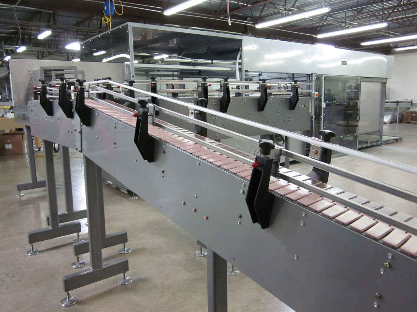 Robotic pallet unloading system