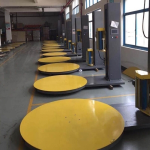 Automatic pallet wrapping machine